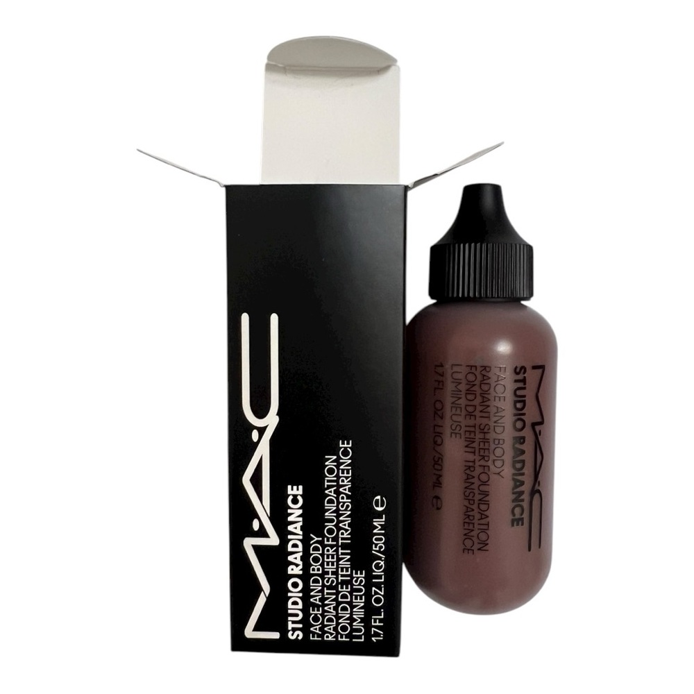 MAC Cosmetics Studio Radiance Foundation - Deep Brown